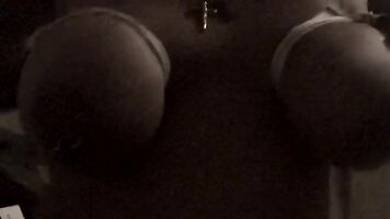 Puppet titts